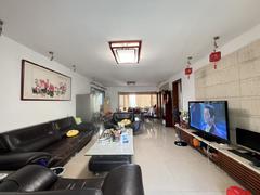 星河国际花园  （新上）精装修 保养不错 通透采光好 看房方便