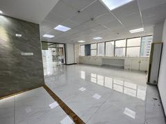 财富广场 （新上）精装修 保养不错 南北通透 看房方便