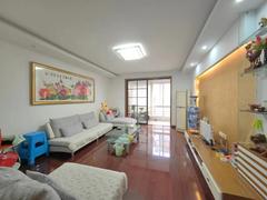 东方景苑南区 3室2厅142m²精装修