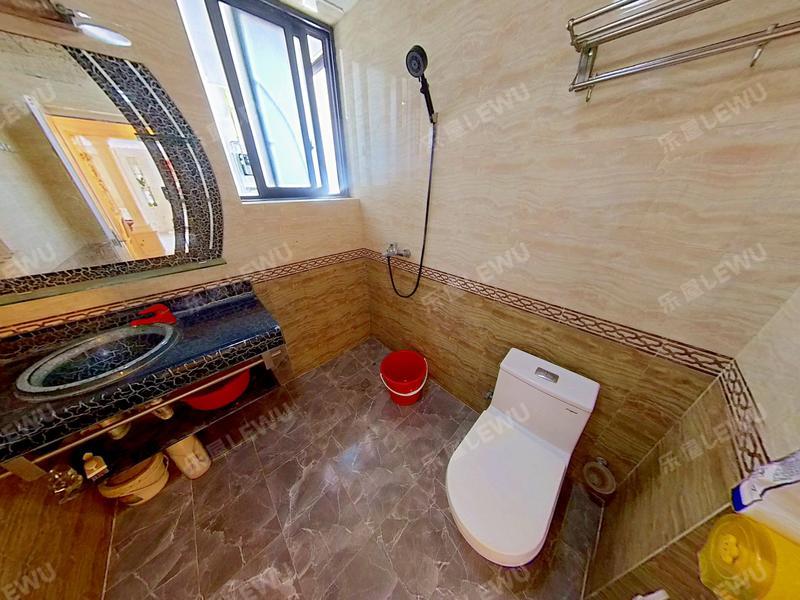 深圳华业玫瑰郡卫生间照片_华业玫瑰郡 新出房源，户型方正，花园中间，住家安静舒适