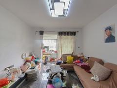 愉园新村 新出房源，户型方正，花园中间，住家安静舒适