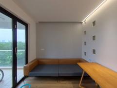 绿色满庭芳 新出房源，户型方正，花园中间，住家安静舒适