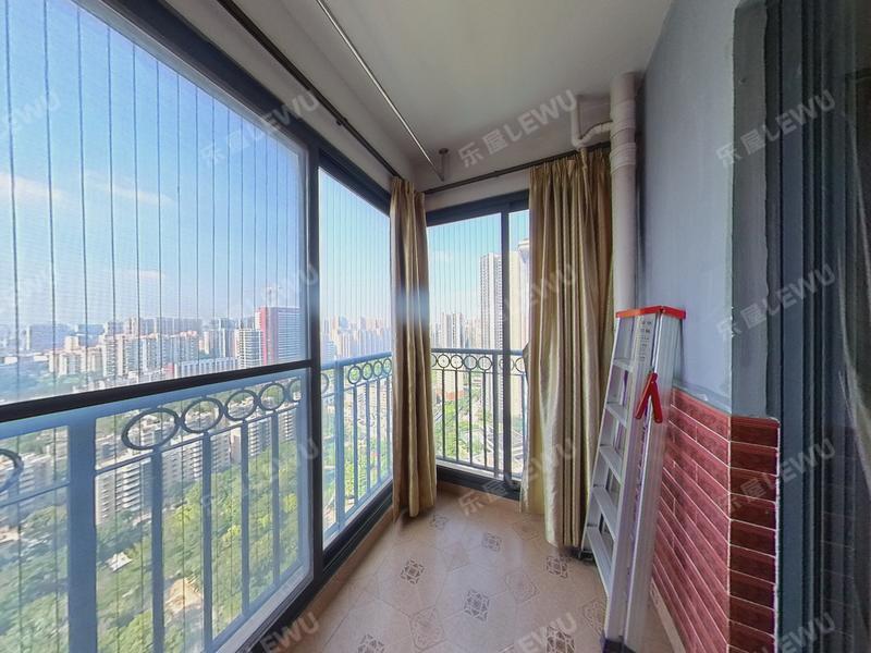 深圳华业玫瑰郡阳台照片_华业玫瑰郡 新出房源，户型方正，花园中间，住家安静舒适