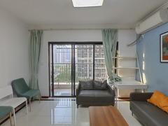 龙城金地中心 新出房源，户型方正，花园中间，住家安静舒适