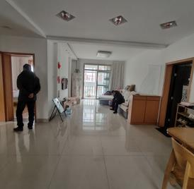 翡翠华庭 3室2厅94m²普通装修