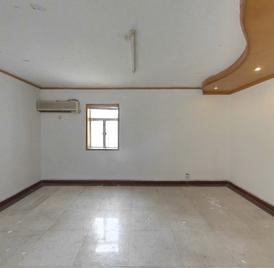 美景花园 3室2厅131m²普通装修
