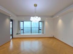香山美墅果岭 5室2厅203m²整租