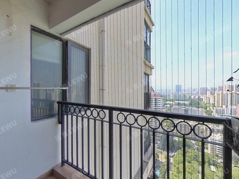 深圳华业玫瑰郡阳台照片_华业玫瑰郡 新出房源，户型方正，花园中间，住家安静舒适