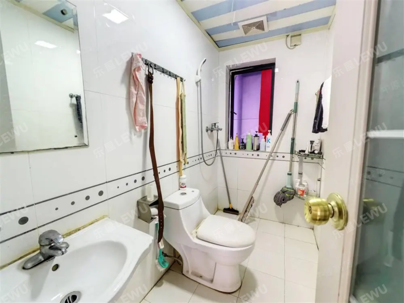 深圳特发泊林花园卫生间照片_特发泊林花园 3室1厅76.74m²满五年