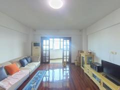 春天大厦 3室2厅154.01m²精装修