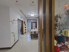 东方景苑南区 4室2厅143m²精装修