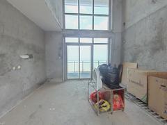 每一间花园 3室2厅1厨3卫，电梯房，毛坯