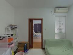 鸿泰八零 1室1厅40.5m²满五年