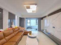 禹洲中央城三期水漾花园 3室2厅133m²精装修